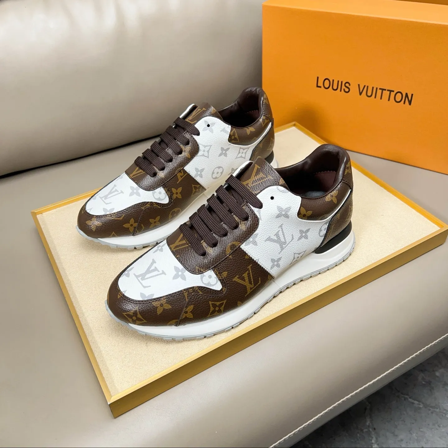 Men's shoes: 400💰 [LV] New models from the catwalk, available at the same time at counters, top purchasing agents 🔍🔍Italian imported rubber waterproof fabric, lining made of water-dyed sheepskin, soles: original soles specially provided by the original factory, exclusive molded feet, super comfortable, follow orders, 💪Details determine quality, we only make shoes with care, you can go in and out of the counter at will, welcome to compare. Number of yards: 38-44 (45 yards can be customized)